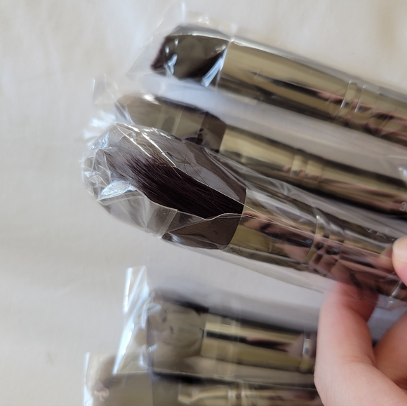 Vasanti Makeup Brush Set - Picture 3 of 5